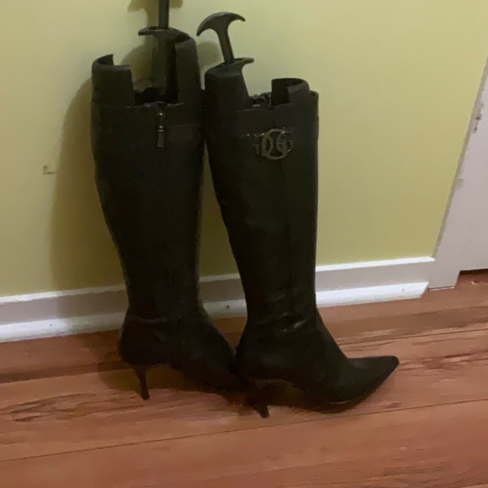 Black Heeled Boots with Knee High Design and Moderate Heel